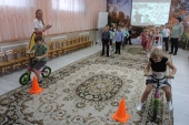 Сотрудники Госавтоинспекции приняли участие в игровой программе для детей и их пап