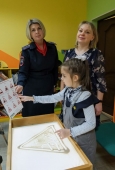 Сотрудники Подмосковной Госавтоинспекции провели для детей, мастер-класс по пескографии
