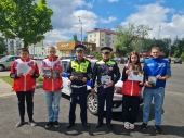 В п. Шаховская автоинспекторы вместе с молодежью призвали участников дорожного движения к соблюдению ПДД