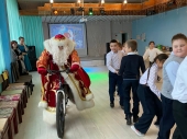 13 ноября в Муриковском Доме Культуры прошла развлекательная программа «С Днём рождения, Дед Мороз!»