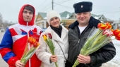 В Шаховской сотрудники Госавтоинспекции провели акцию «Цветы для автоледи»